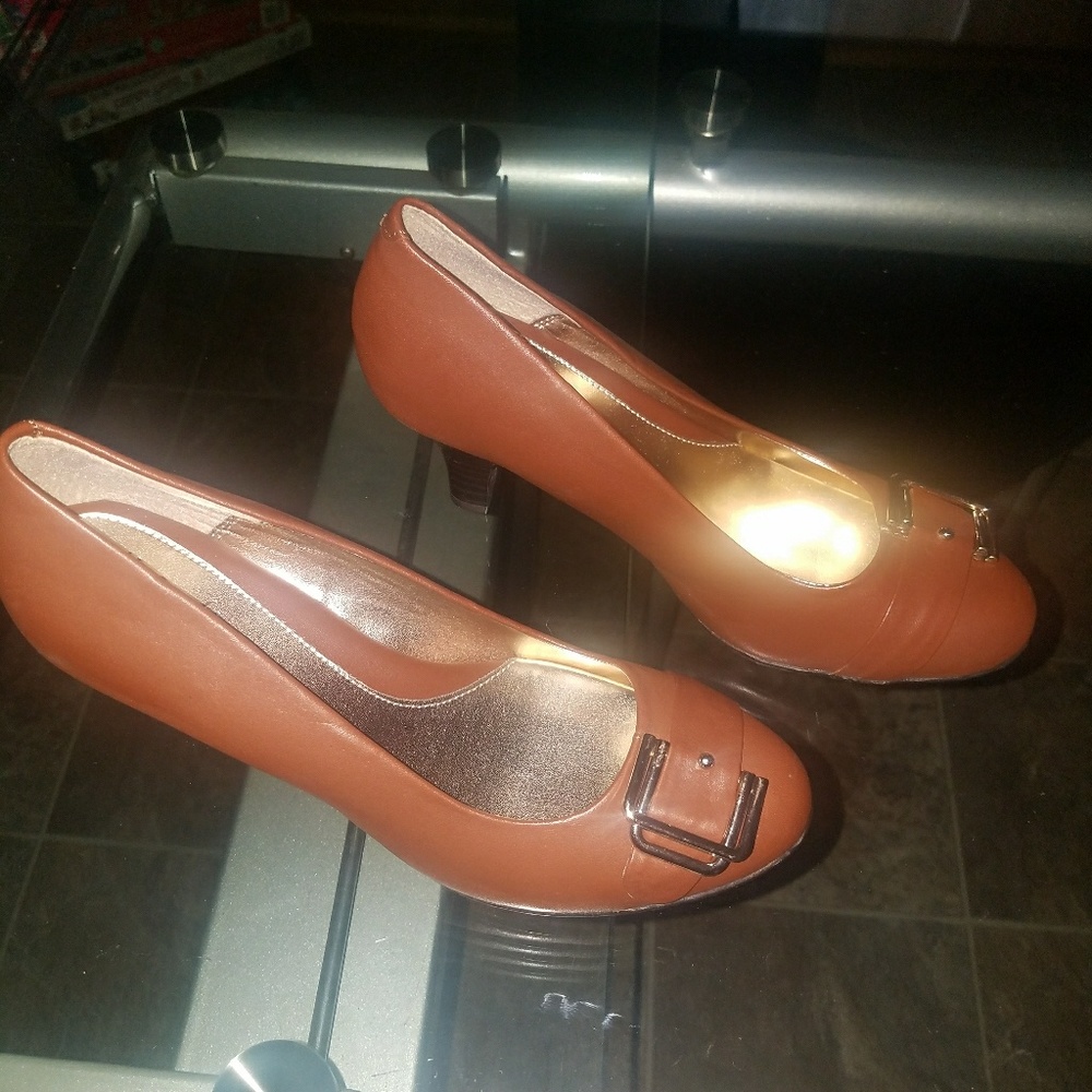Shoes - Picture 2 of 3